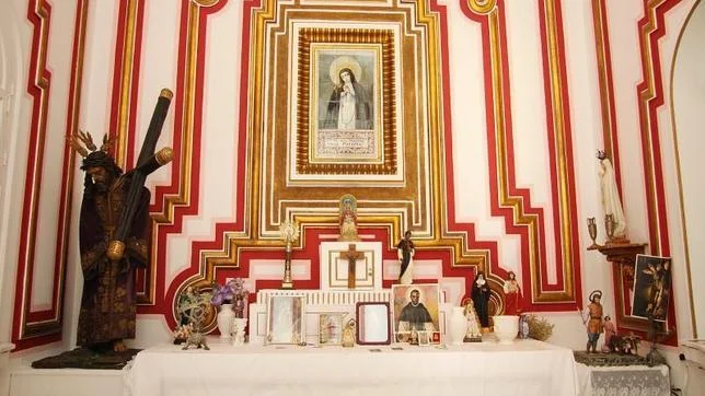 Interior detail of the bullfighting chapel with its prayer cards